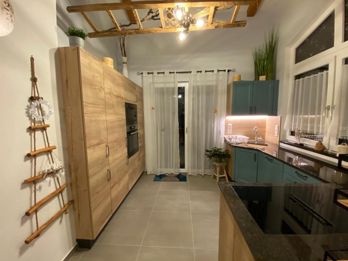 Moderne Kaminstube *